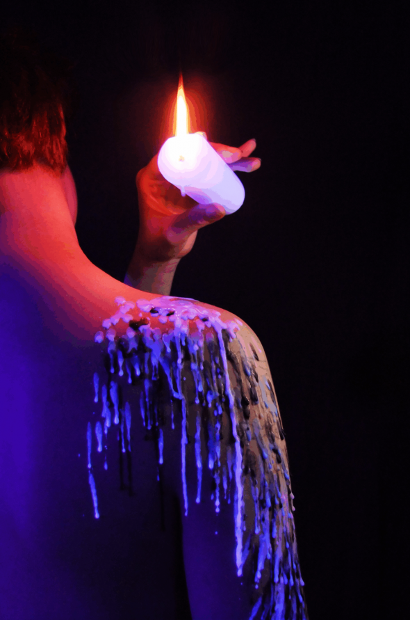 Свеча Wax Play 50-55°С, светится в УФ, ручная работа, 150 г